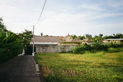 土地連接私設巷道算袋地嗎?不動產律師解析最高法院判決