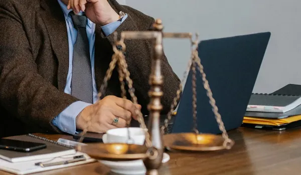 企業公司行號為什麼需要「法律顧問」?高雄法律事務所|高雄律師事務所|高雄企業法律諮詢|高雄企業法律顧問