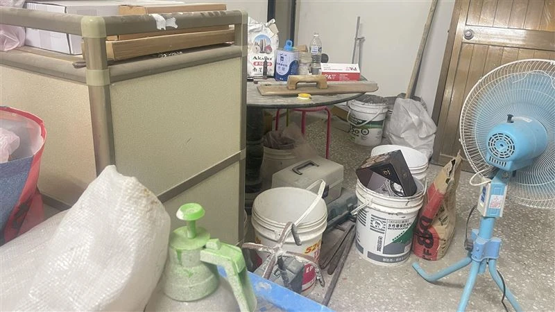 包工頭驚變裝修蟑螂！假動工還邊哭慘狂借錢　請他修廁所捲走41萬就神隱