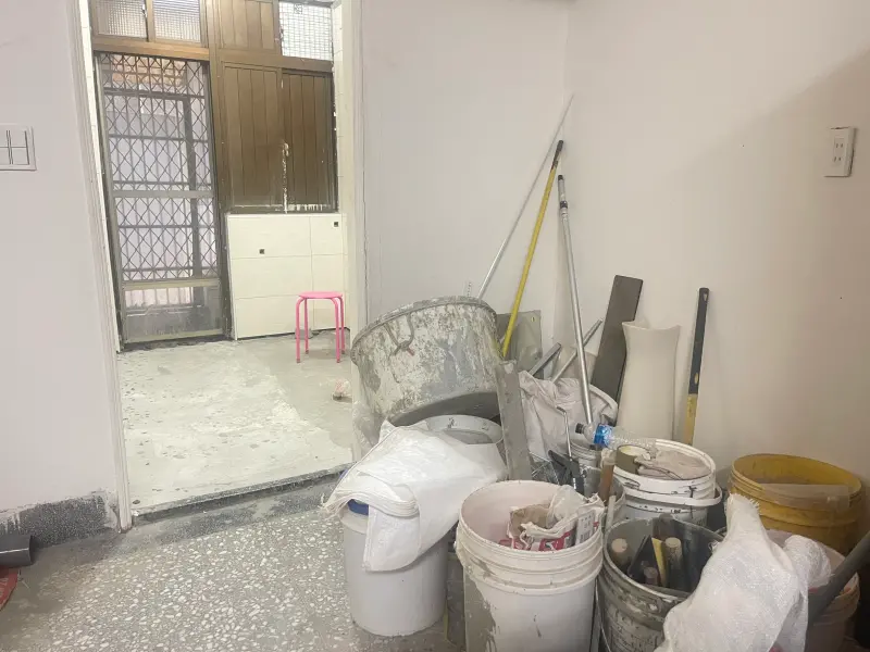 眼見為憑也受騙！屋主觀察1個月才找他　慘遇裝修蟑螂還借錢跑路