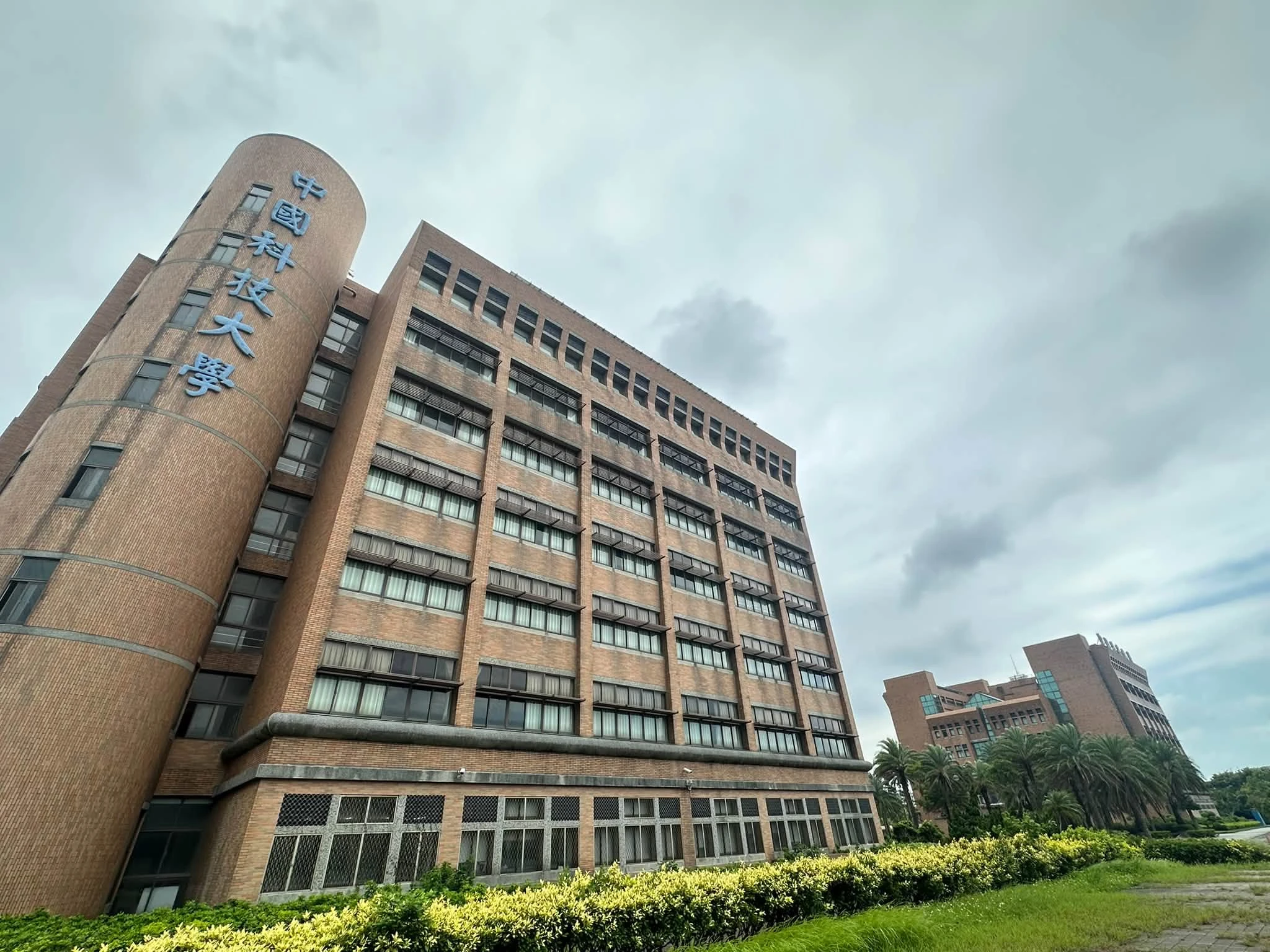 受聘為國營￼台灣鐵路股份有限公司員工升等訓練班講座。