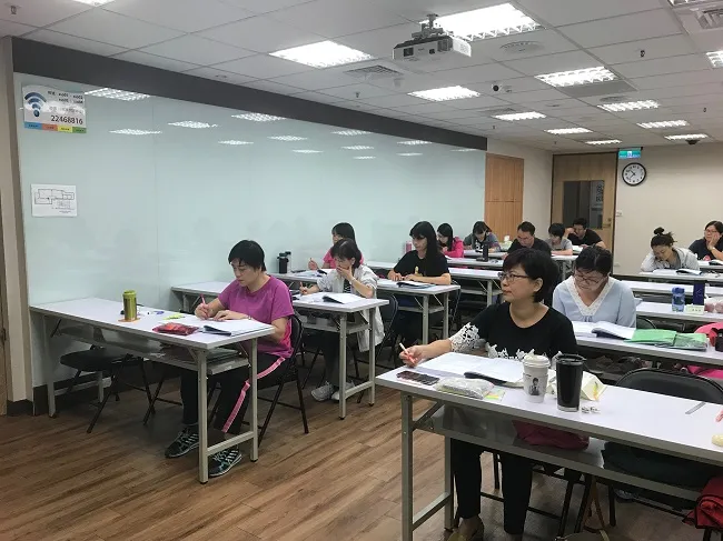 真亮法律事務所林亮宇律師,於107年10月06日受社團法人臺中市不動產仲介培訓協會之邀,至「不動產民法訓練實務班」主講:「民法物權」系列課程。