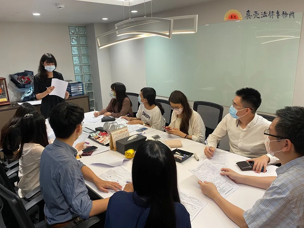 真亮法律事務所所長林亮宇律師為所有同仁統一投保法定傳染病醫療及費用補償保險、疫苗保險