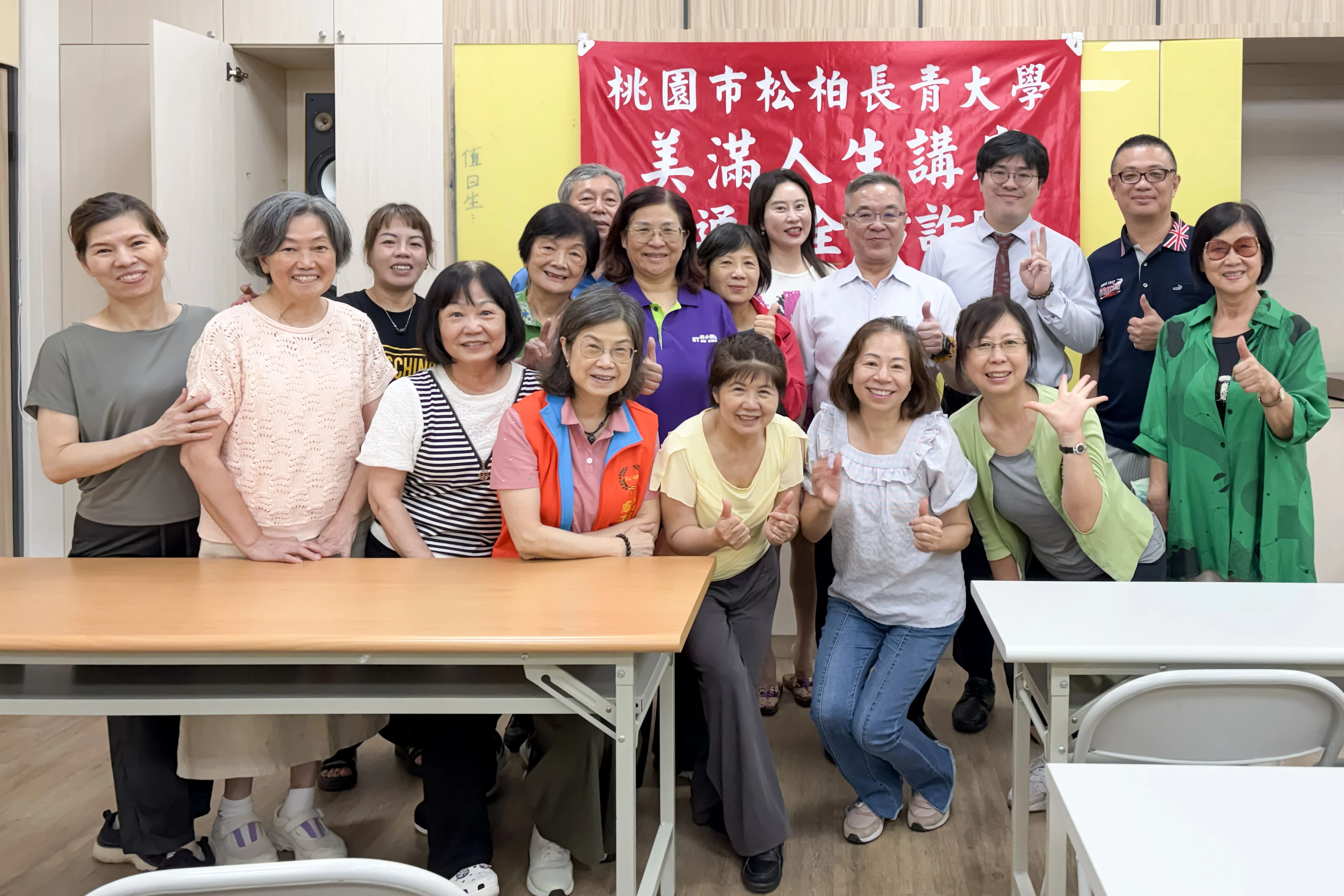 汪令珩律師於115年6月16日下午前往桃園市松柏常青大學「美滿人生講座」-交通安全 防詐騙系列演講，受熱烈歡迎，頗受好評！